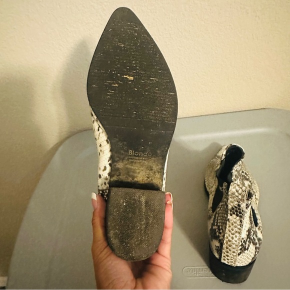 Blondo Emelia Snake Print Waterproof Ankle Chelsea Boots Size 7 - Picture 5 of 8